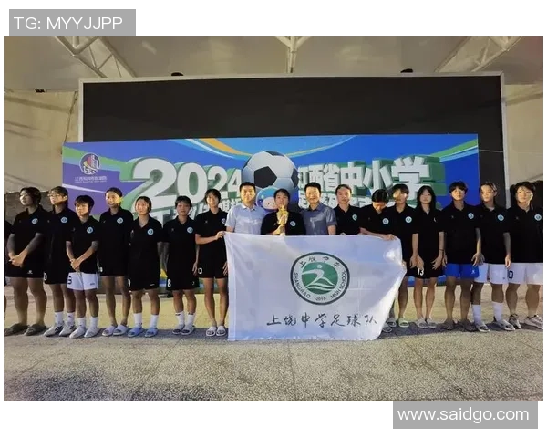 南京足球队荣登全国足球团队协作排行榜第二名展现团队精神与实力