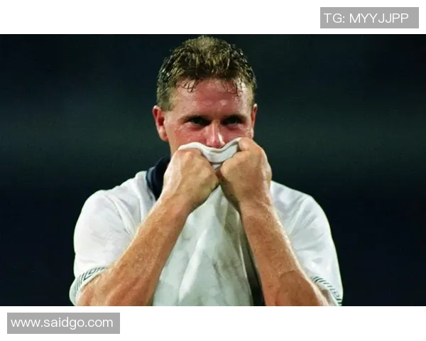 足球明星忧郁瞬间高清呈现展现他们内心深处的孤独与挣扎 足球明星忧郁瞬间高清呈现展现他们内心深处的孤独与挣扎